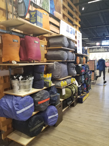 Clothing Store «L.L. Bean», reviews and photos, 25225 Cedar Rd, Lyndhurst, OH 44124, USA