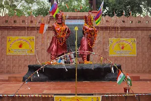 Raja Shankar Shah & Raghunath Shah Statue image