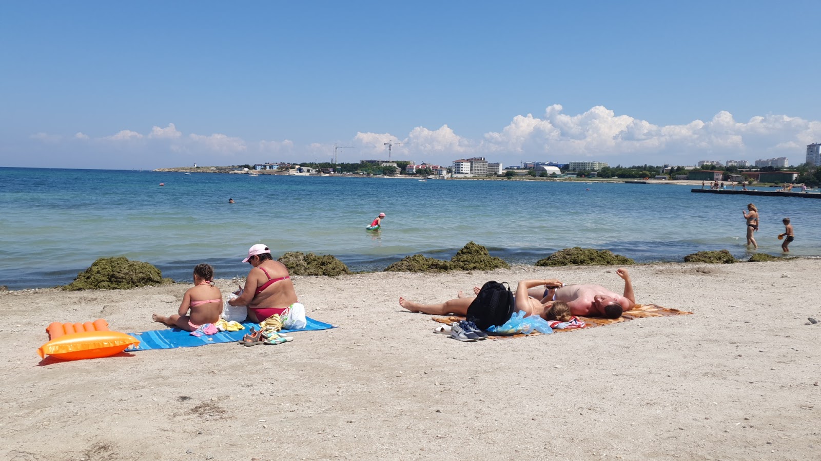 Fotografie cu Omega beach - locul popular printre cunoscătorii de relaxare