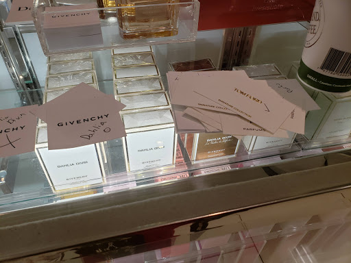 Shopping Mall «Bala Cynwyd Shopping Center», reviews and photos, 59 E City Ave, Bala Cynwyd, PA 19004, USA