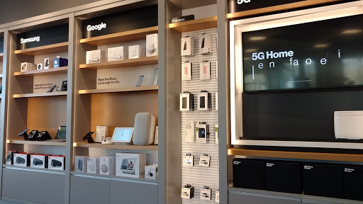 Cell Phone Store «Verizon», reviews and photos, 1335 Lake Woodlands Dr A, The Woodlands, TX 77380, USA