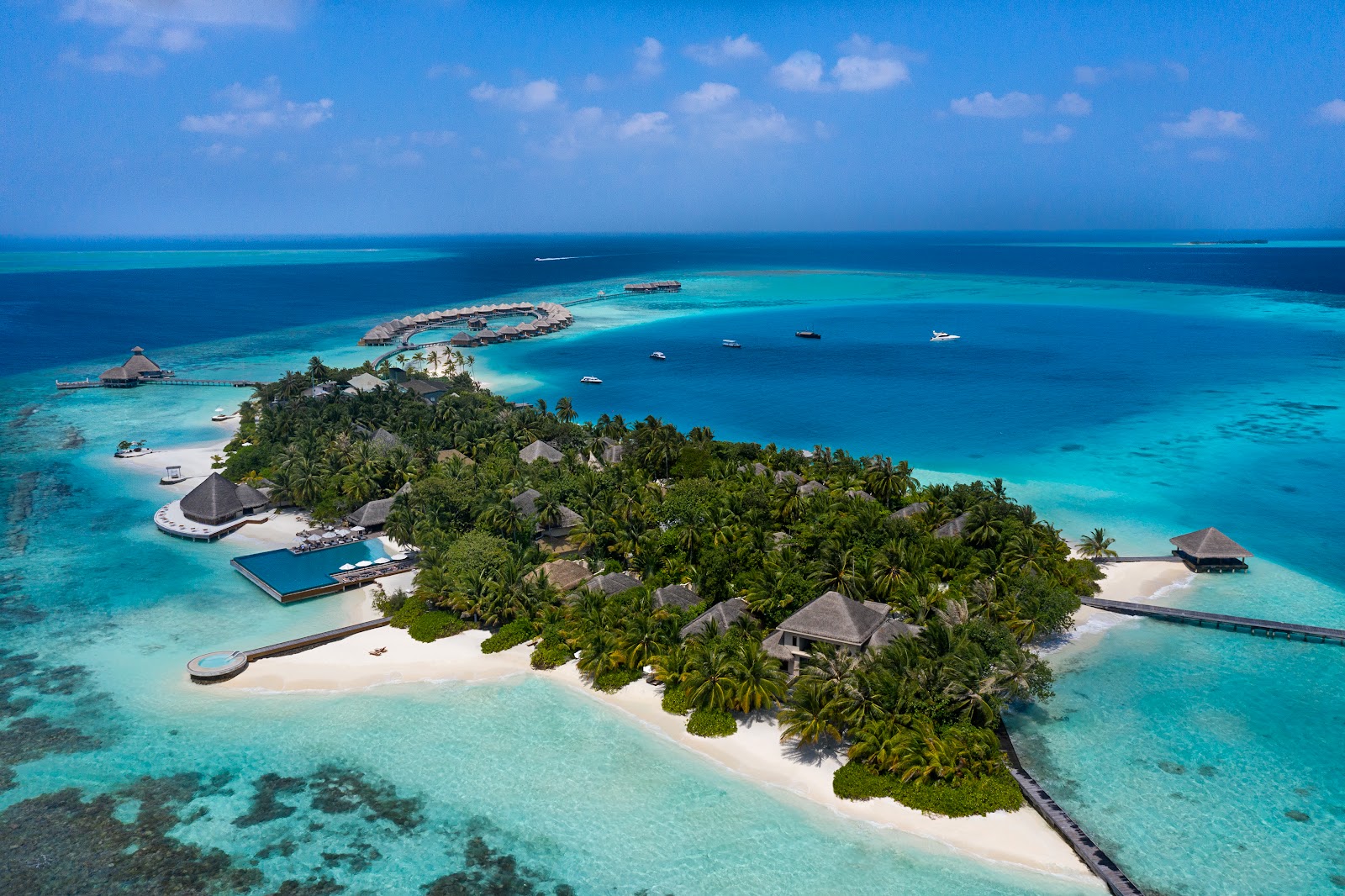 Photo of Huvafen Fushi Resort with turquoise pure water surface