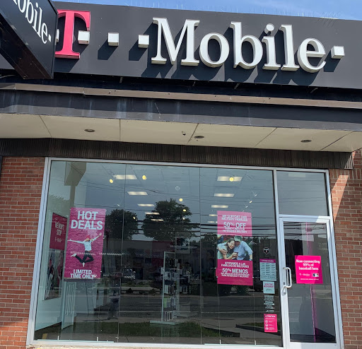 Cell Phone Store «T-Mobile», reviews and photos, 3363 Hillside Avenue, New Hyde Park, NY 11040, USA