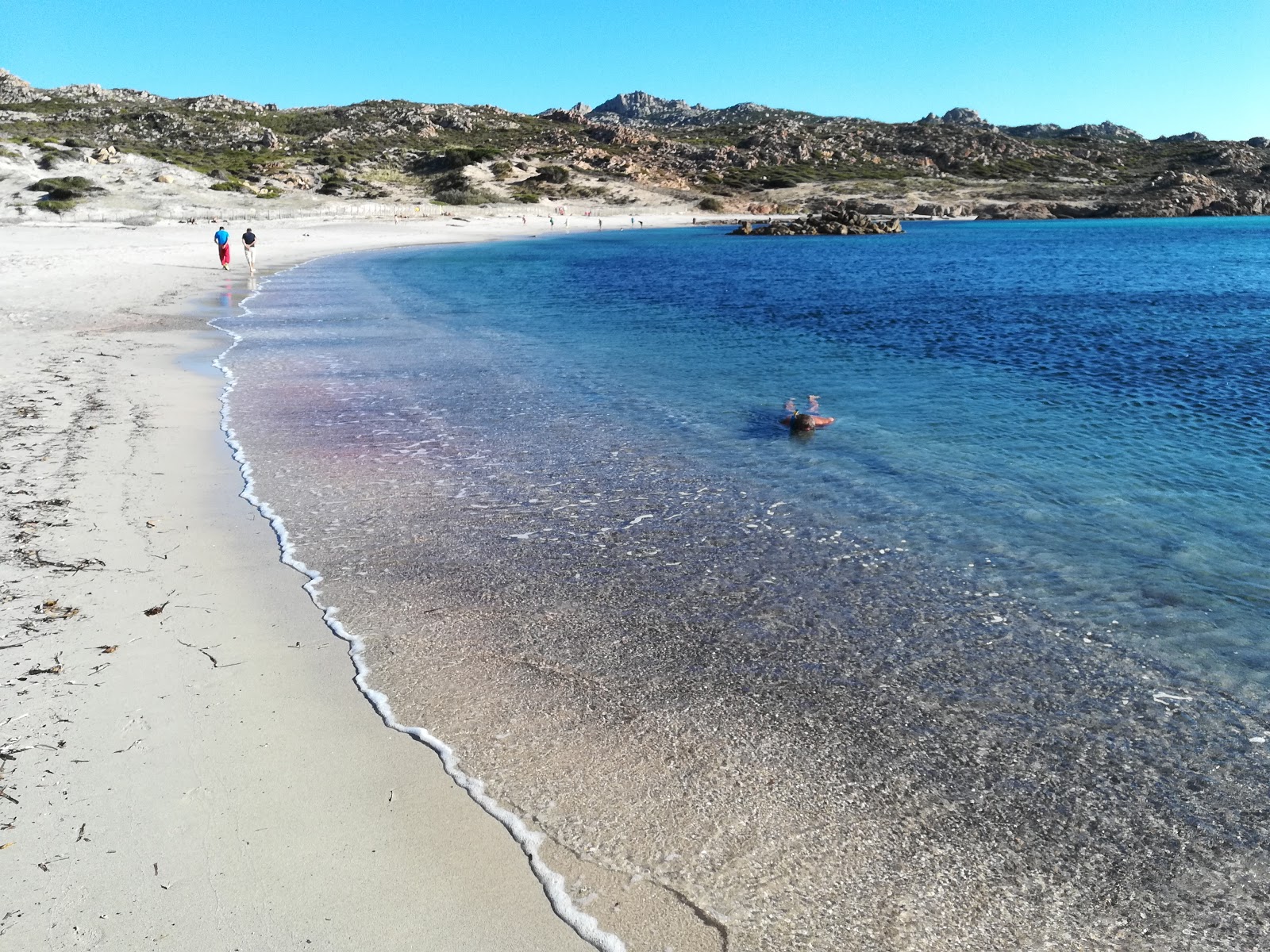 Cala Stagnolu'in fotoğrafı parlak kum yüzey ile