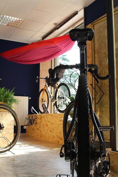Trail Seekers - The Adventure Shop - Negozio biciclette - Ciclofficina - e-bike rent