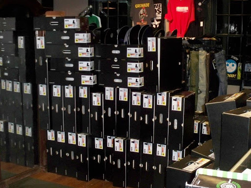 Snowboard Shop «Outfitters Ski Shop / OutBack Board Store», reviews and photos, 2221 Marietta Ave, Lancaster, PA 17603, USA