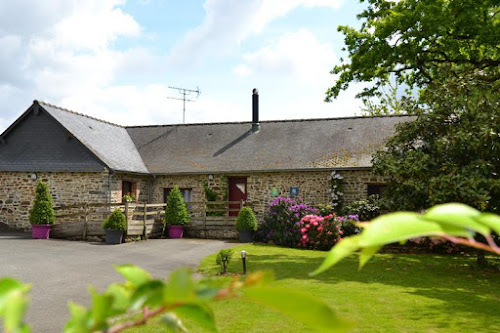 Lodge Gîte Bas Mesnil: location gîte piscine intérieure chauffée PMR 4 épis cottage pool ÎLE ET VILAINE Marcillé-Robert