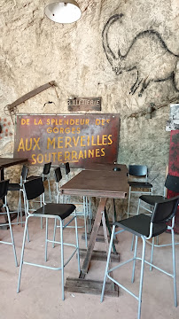Atmosphère du Restaurant de grillades Restaurant La Grotte Des Tunnels à Vallon-Pont-d'Arc - n°7