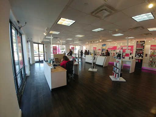 Cell Phone Store «T-Mobile», reviews and photos, 329 Broadway, Bethpage, NY 11714, USA