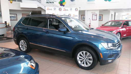 Volkswagen Dealer «Gurnee Volkswagen», reviews and photos, 6301 W Grand Ave, Gurnee, IL 60031, USA