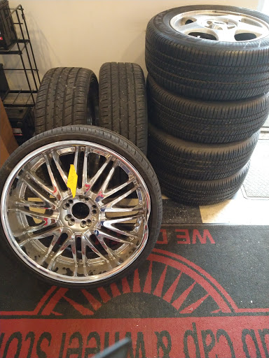 Auto Body Shop «Venus Automotive Body Shop», reviews and photos, 1915 E Truman Rd, Kansas City, MO 64127, USA