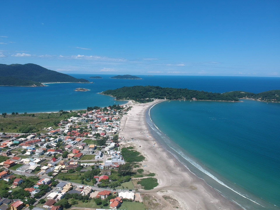 Fotografija Praia Ponta Do Papagaio z dolga ravna obala