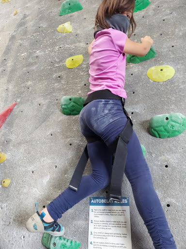 Rock Climbing Gym «Hangar 18 Indoor Climbing Gym - South Bay», reviews and photos, 4926 W Rosecrans Ave, Hawthorne, CA 90250, USA
