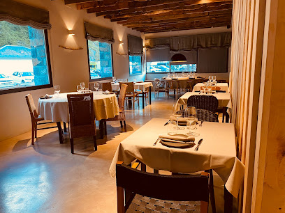 Restaurante-Asador Casa Marton - Pl. Valle de Tena, 5, 22640 Sallent de Gállego, Huesca, Spain