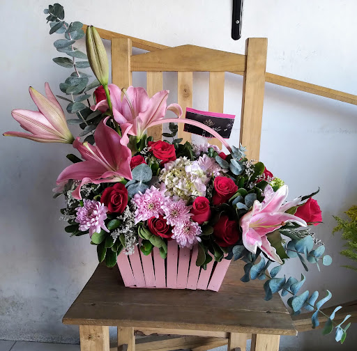 Florecita & Algo + florería en  en la zona San Vicente 2