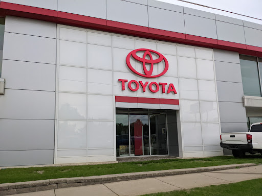 Car Dealer «LaFontaine Toyota», reviews and photos, 2027 S Telegraph Rd, Dearborn, MI 48124, USA