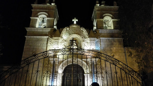 Opiniones de Parroquia San Miguel Arcángel Cayma en Cayma - Iglesia