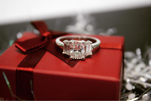 Pawn Shop «Windy City Jewelry & Loan», reviews and photos, 959 Howard St, Evanston, IL 60202, USA