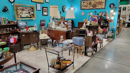 Downtown Retro at The Carnival of Collectables Antique Mall