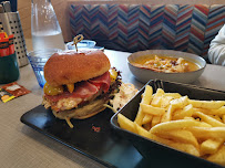 Plats et boissons du Restaurant de hamburgers Miam Miam Burger à Villeneuve-le-Comte - n°3
