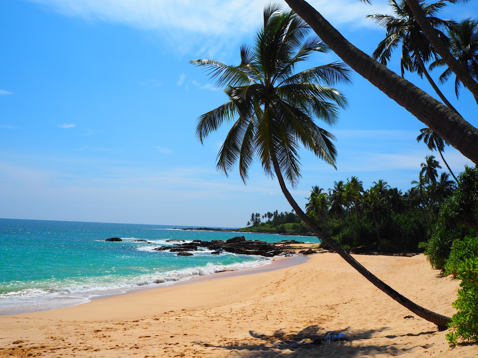 Foto von Pallikaduwa Beach mit geräumige bucht