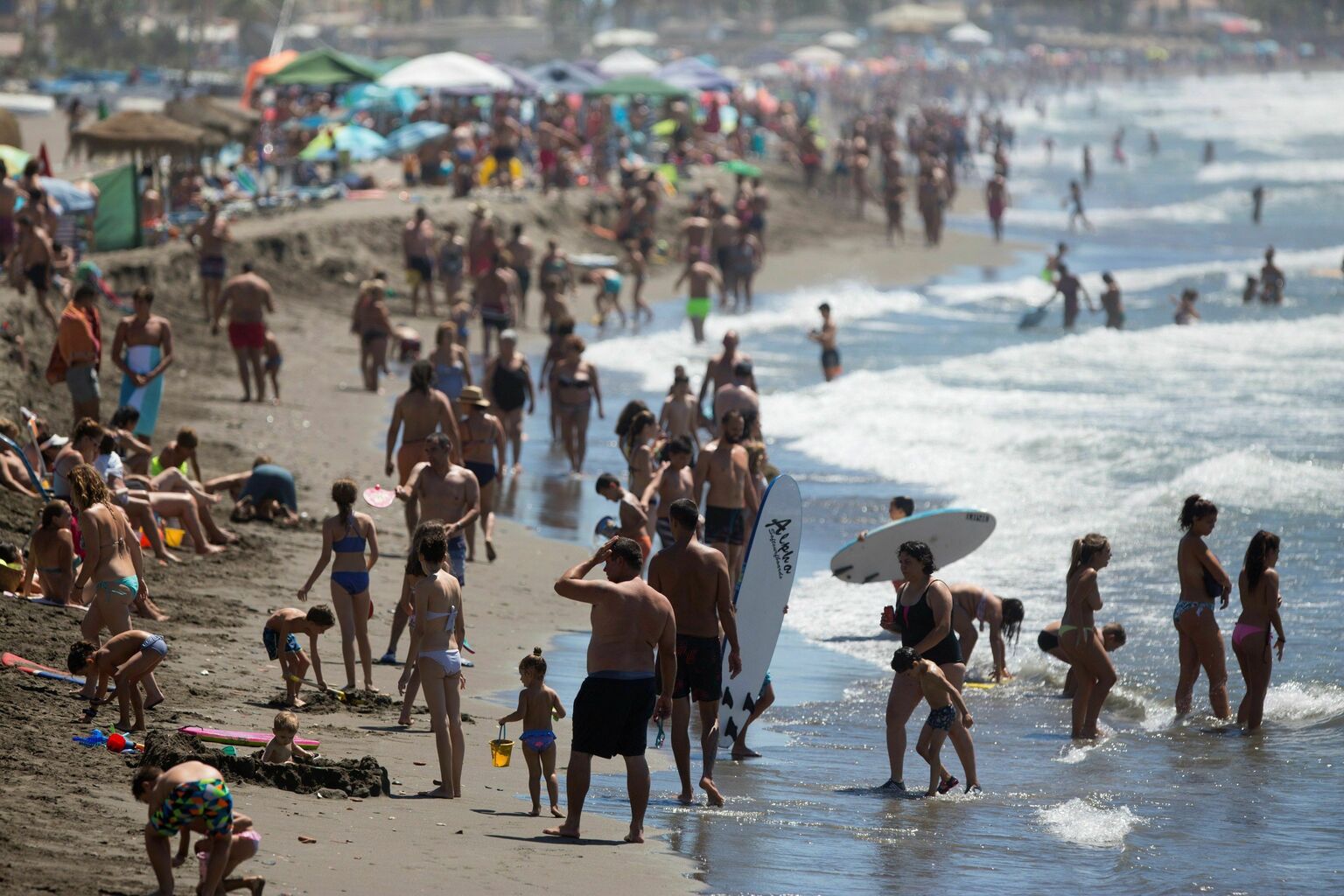 Foto de Playa del Rincon de la Victoria área de comodidades