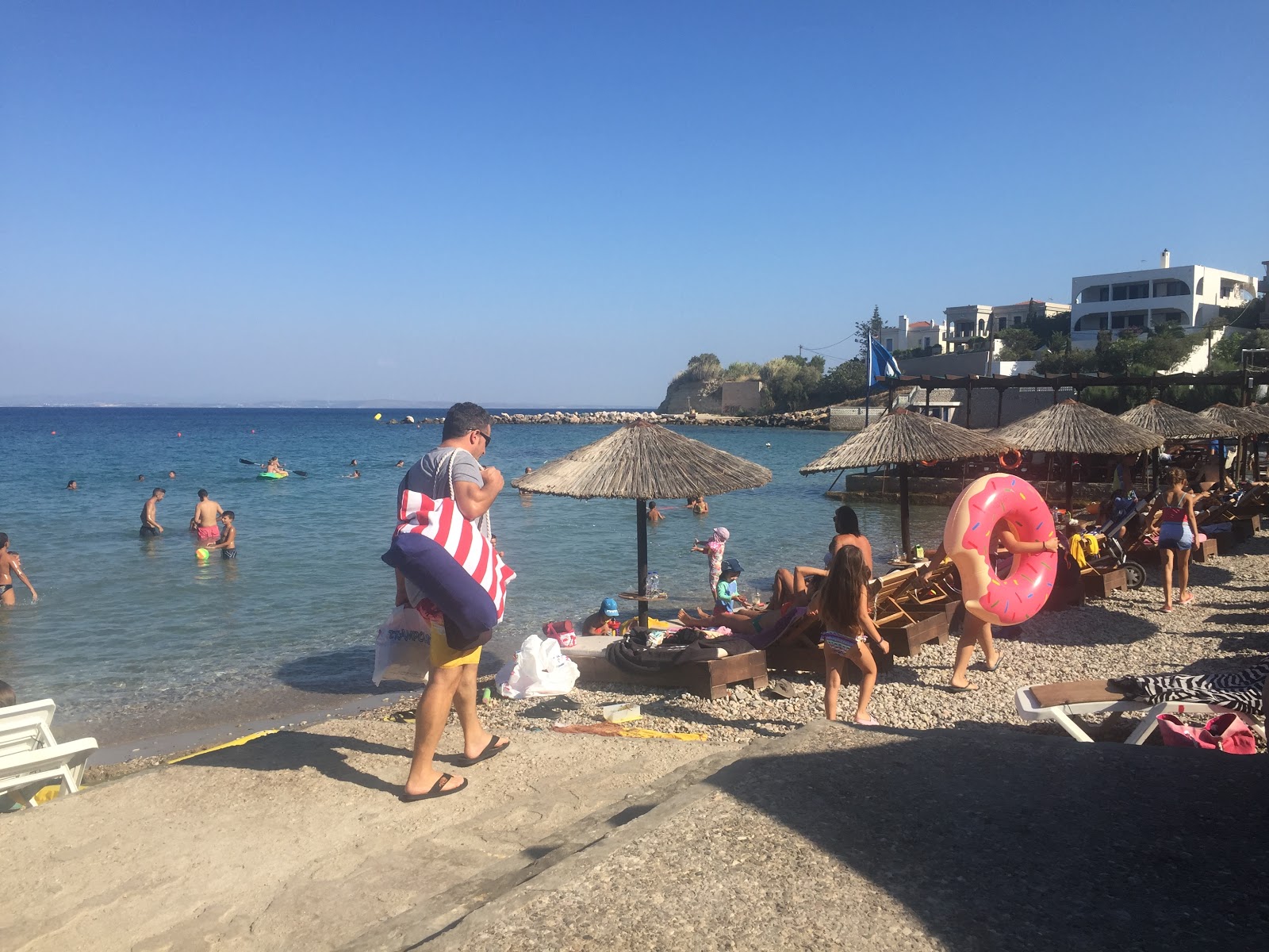 Lo Bay'in fotoğrafı küçük koy ile birlikte