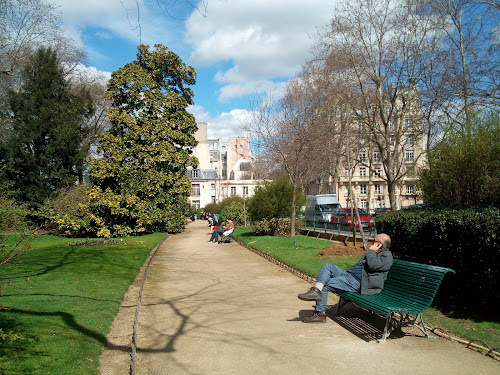 Square d'Ajaccio à Paris