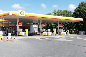 Shell petrol station image