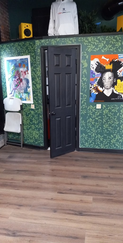 Haircuts and Heritage 02860