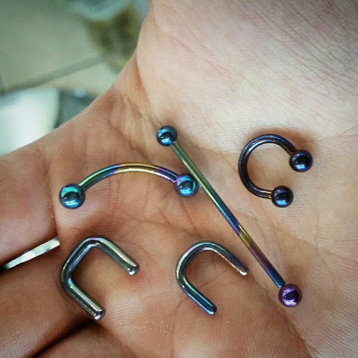 Tattoo Shop «Royal Flesh Tattoo and Piercing», reviews and photos, 4005 N Broadway St, Chicago, IL 60613, USA