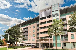 Adina Apartment Hotel Perth image