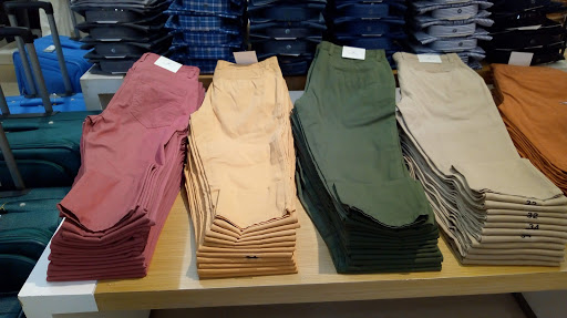 Tiendas para comprar pantalones hombre Bogota