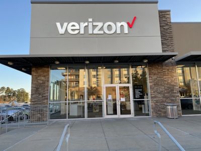 Cell Phone Store «Verizon», reviews and photos, 410 S University Ave Ste 130, Little Rock, AR 72205, USA