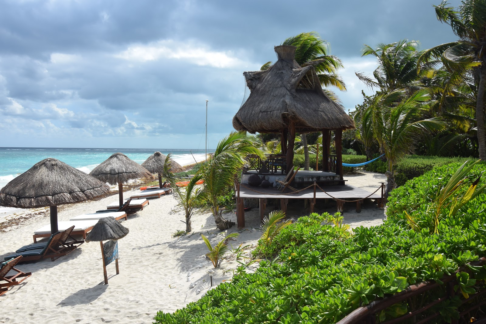 Foto de Sol Caribe beach con arena brillante superficie