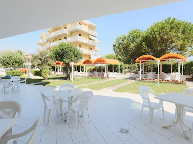 Family Hotel Marina Beach - Azzurro Club Vacanze Viale Francesco Petrarca, 457, 48122 Lido Adriano RA, Italia