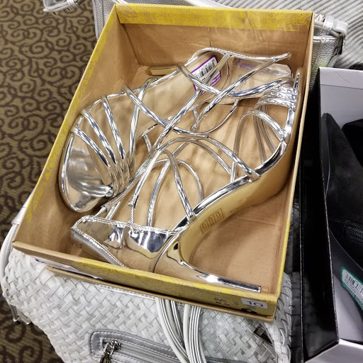 Shoe Store «DSW Designer Shoe Warehouse», reviews and photos, 25 Ronson Rd, Iselin, NJ 08830, USA