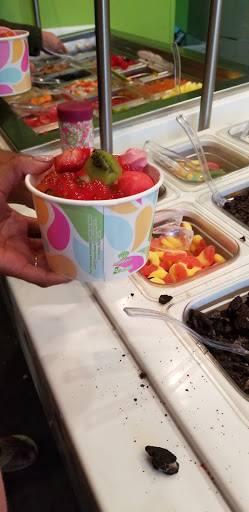 Frozen Yogurt Shop «Yogurtland», reviews and photos, 1000 N Western Ave #102, San Pedro, CA 90732, USA