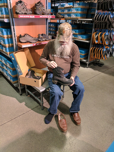 Sportswear Store «Columbia Sportswear Outlet Store at Bend Factory Stores», reviews and photos, 61334 S Hwy 97 #440, Bend, OR 97702, USA