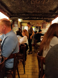 Atmosphère du Restaurant français Le Refuge des Fondus à Paris - n°17
