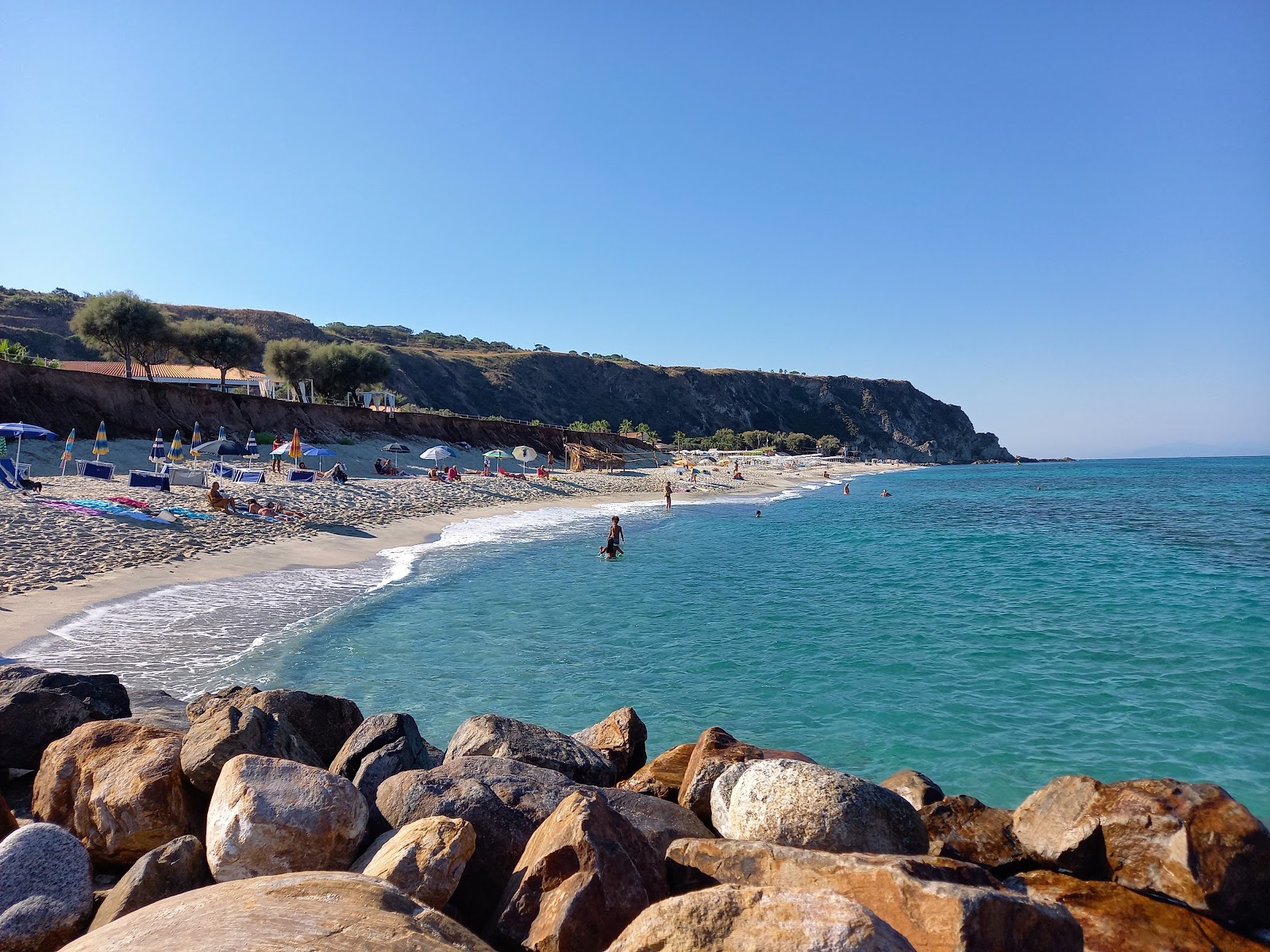 Photo de Spiaggia Tono avec plage spacieuse