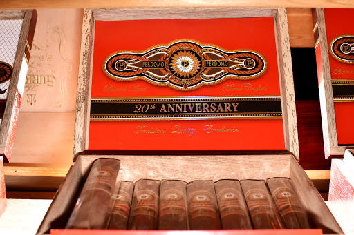 Cigar Shop «Osi Tobacco», reviews and photos, 4836 Hills and Dales Rd NW, Canton, OH 44708, USA