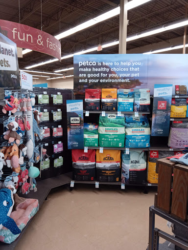 Pet Supply Store «Petco Animal Supplies», reviews and photos, 2435 N Hwy 67, Florissant, MO 63033, USA