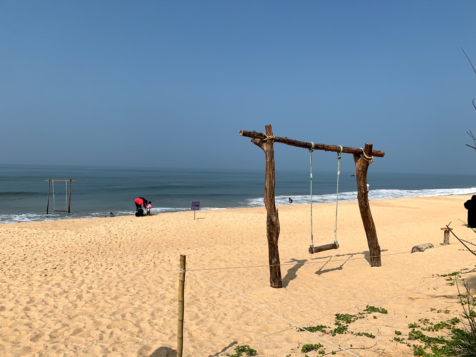 Fotografie cu Padubidri Beach și așezarea