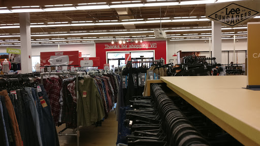 Outlet Store «VF Outlet», reviews and photos, 15501 S Apopka Vineland Rd, Orlando, FL 32821, USA