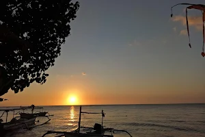 Pantai Penimbangan Barat Pura image