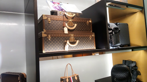 Stores to buy loewe handbags Santo Domingo