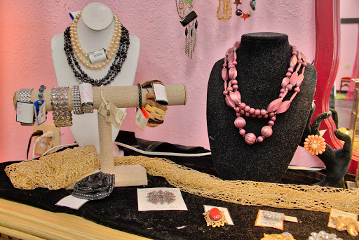 Boutique «What Women Want Resale Boutique», reviews and photos, 9012 Research Blvd Ste C12, Austin, TX 78758, USA