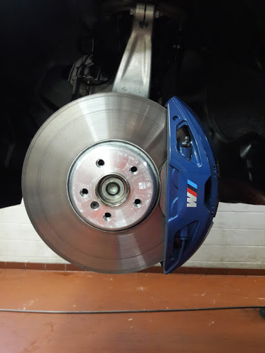 BMW Dealer «BMW of Milwaukee North», reviews and photos, 5990 N Green Bay Ave, Glendale, WI 53209, USA