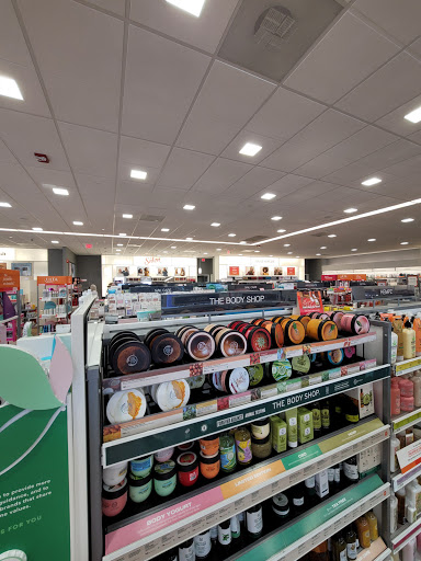 Hair Salon «Ulta Beauty», reviews and photos, 700 N Milwaukee Ave #117, Vernon Hills, IL 60061, USA